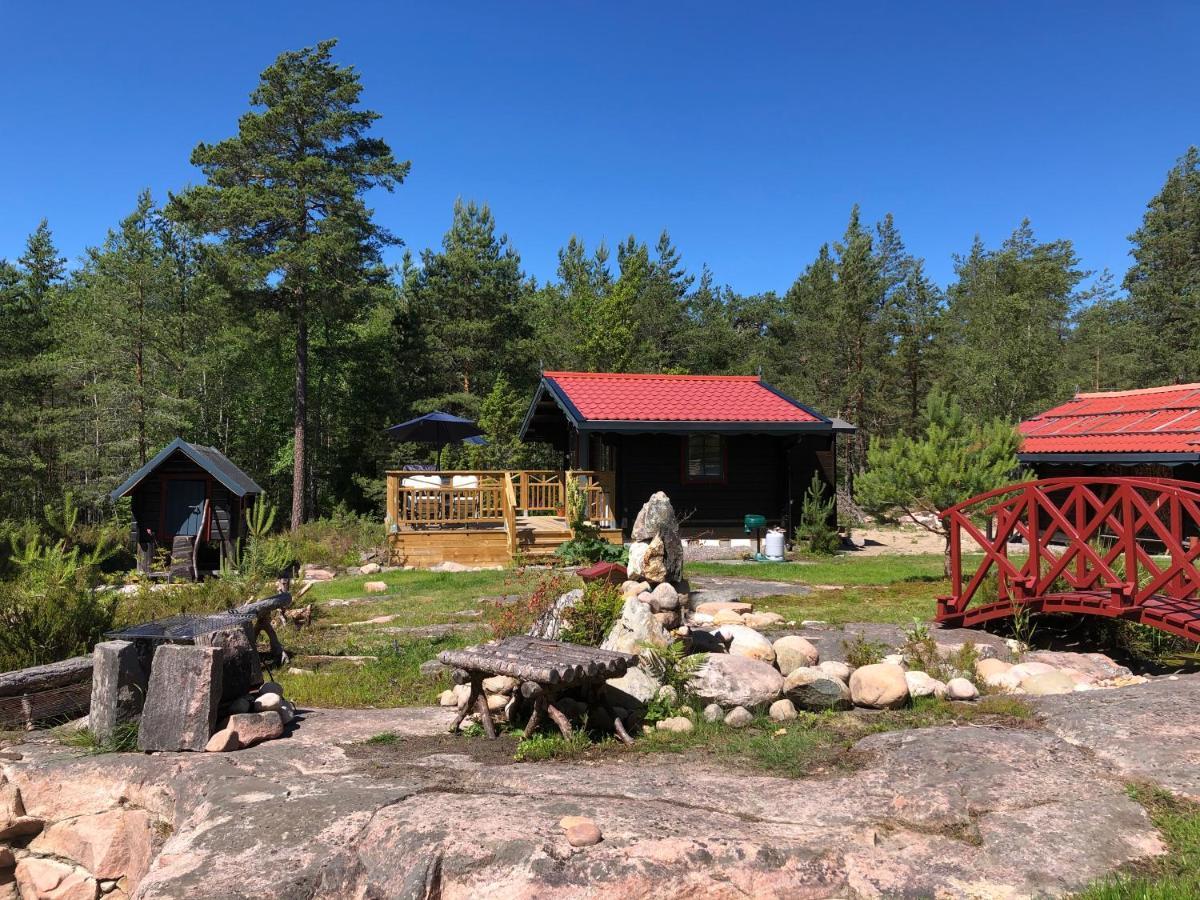 Timber Cottages With Jacuzzi And Sauna Near Lake Vaenern Karlstad Exterior photo