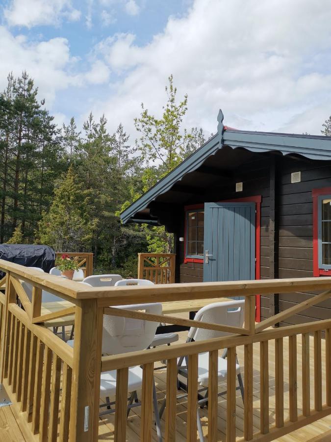 Timber Cottages With Jacuzzi And Sauna Near Lake Vaenern Karlstad Exterior photo