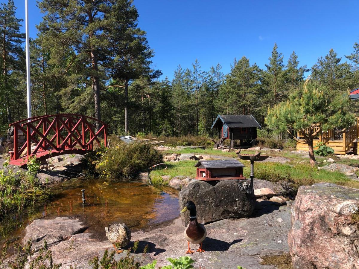 Timber Cottages With Jacuzzi And Sauna Near Lake Vaenern Karlstad Exterior photo