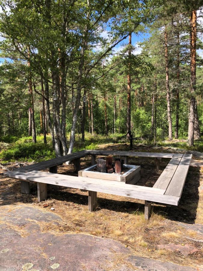 Timber Cottages With Jacuzzi And Sauna Near Lake Vaenern Karlstad Exterior photo