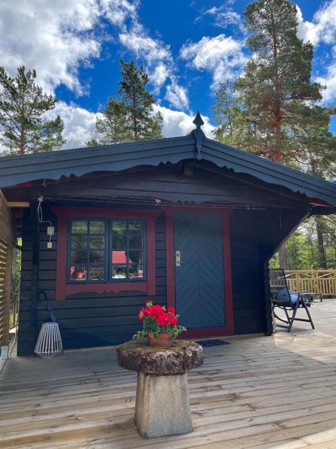 Timber Cottages With Jacuzzi And Sauna Near Lake Vaenern Karlstad Exterior photo