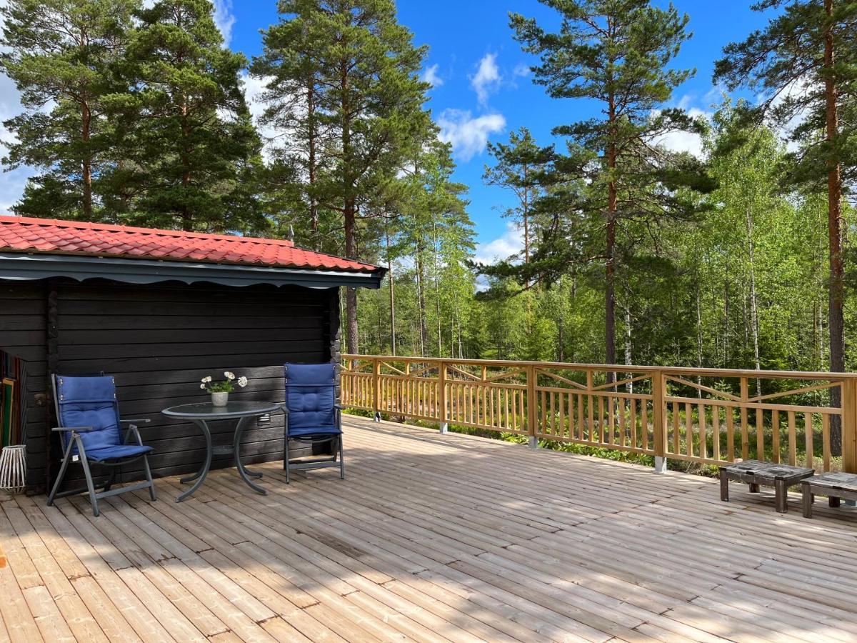 Timber Cottages With Jacuzzi And Sauna Near Lake Vaenern Karlstad Exterior photo