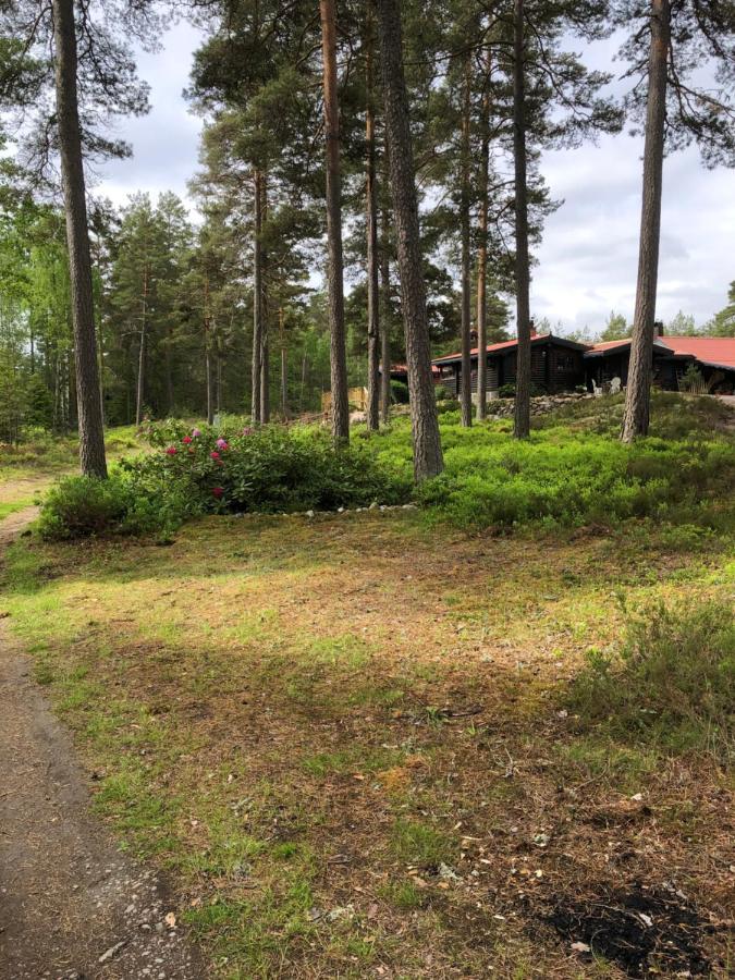 Timber Cottages With Jacuzzi And Sauna Near Lake Vaenern Karlstad Exterior photo