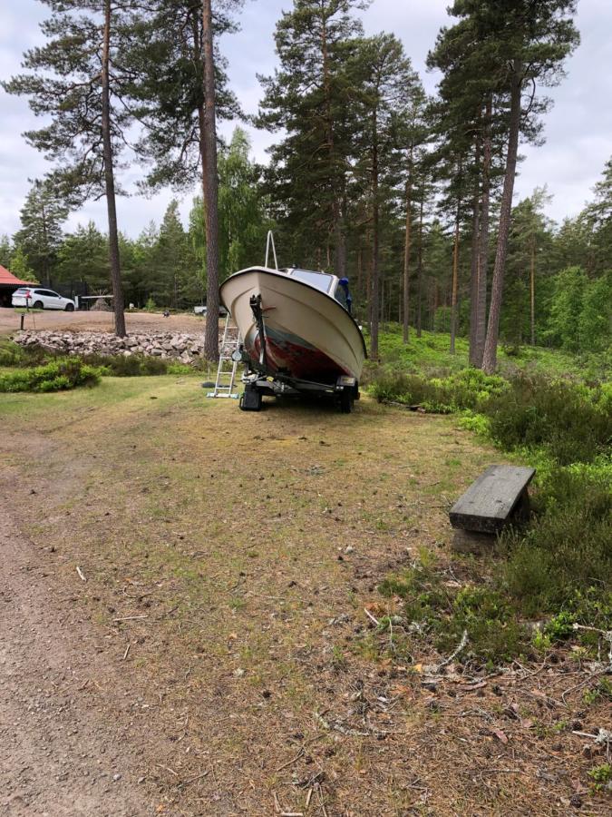 Timber Cottages With Jacuzzi And Sauna Near Lake Vaenern Karlstad Exterior photo