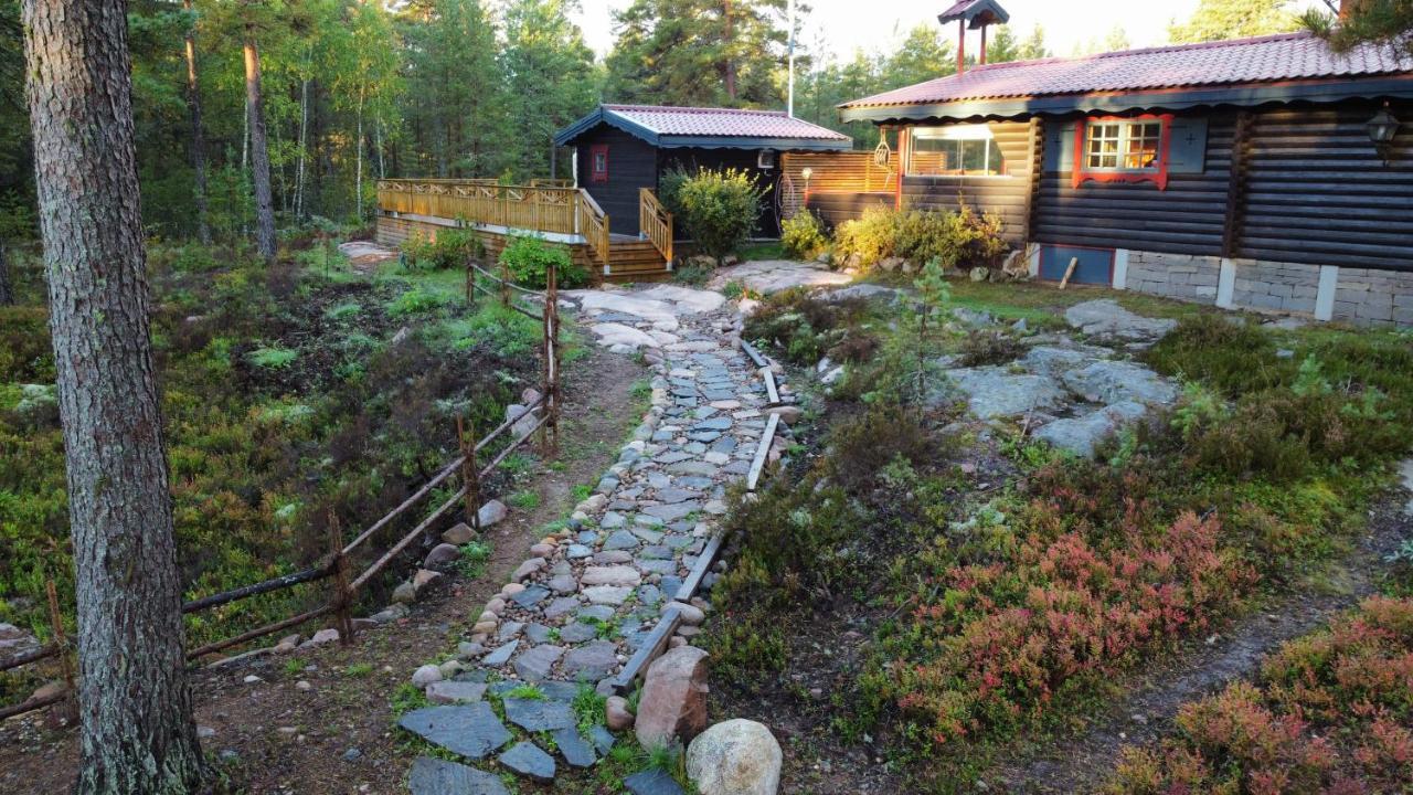 Timber Cottages With Jacuzzi And Sauna Near Lake Vaenern Karlstad Exterior photo