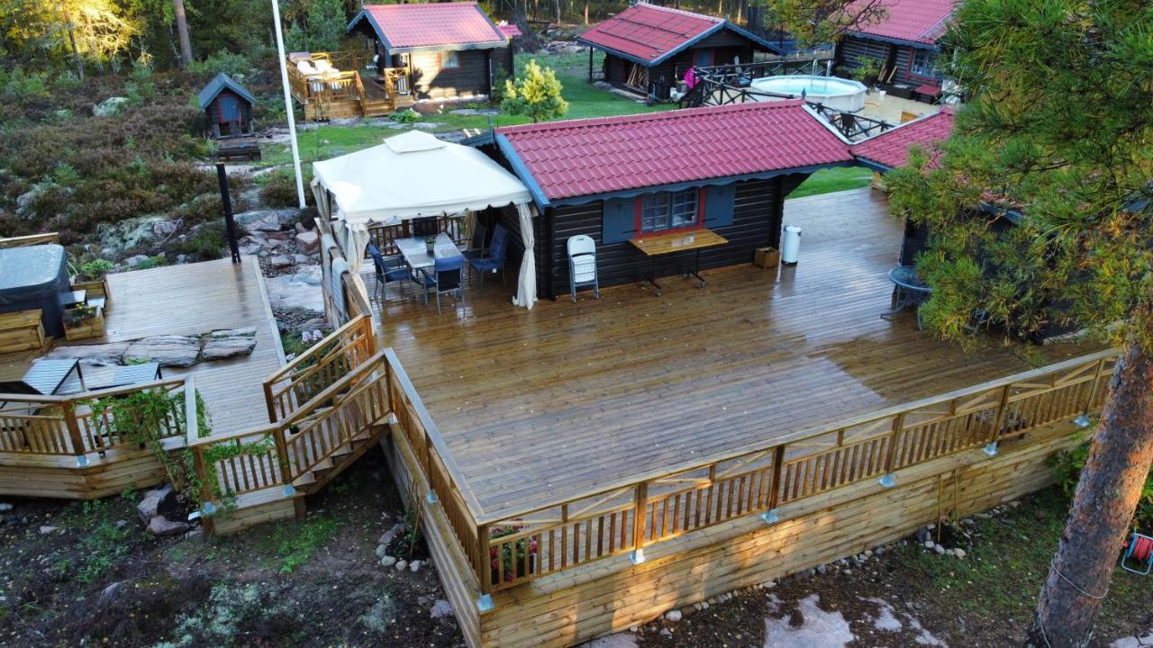 Timber Cottages With Jacuzzi And Sauna Near Lake Vaenern Karlstad Exterior photo