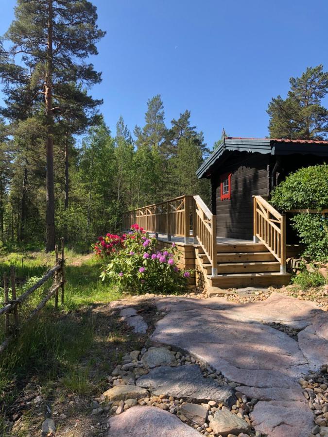 Timber Cottages With Jacuzzi And Sauna Near Lake Vaenern Karlstad Exterior photo