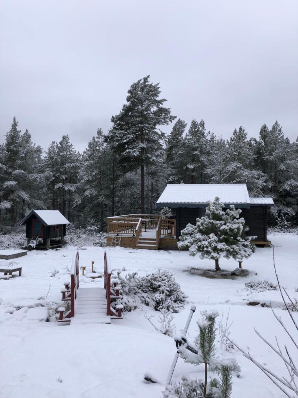 Timber Cottages With Jacuzzi And Sauna Near Lake Vaenern Karlstad Exterior photo