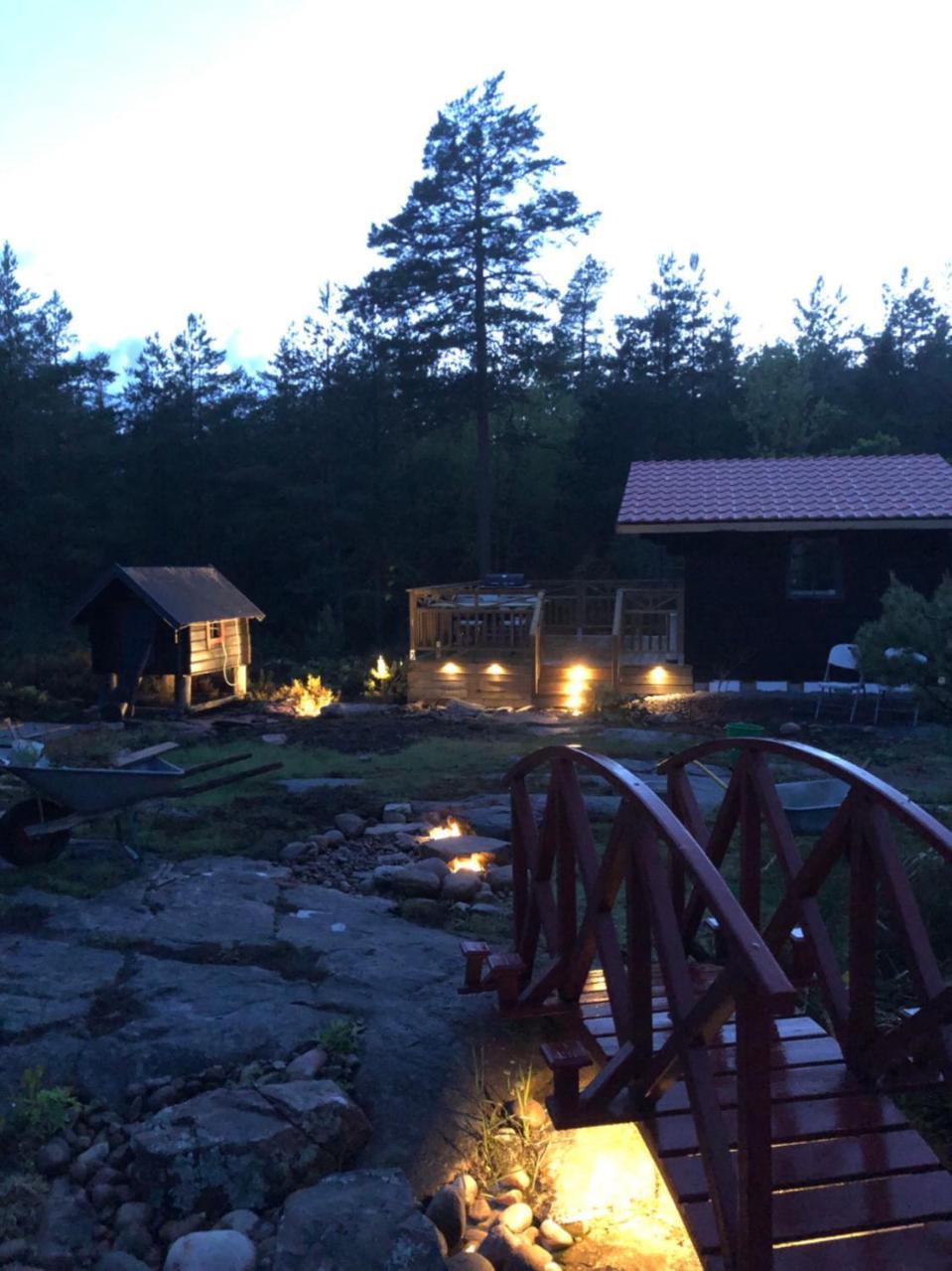 Timber Cottages With Jacuzzi And Sauna Near Lake Vaenern Karlstad Exterior photo