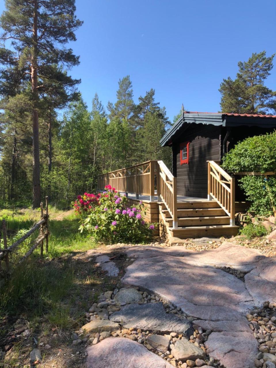 Timber Cottages With Jacuzzi And Sauna Near Lake Vaenern Karlstad Exterior photo