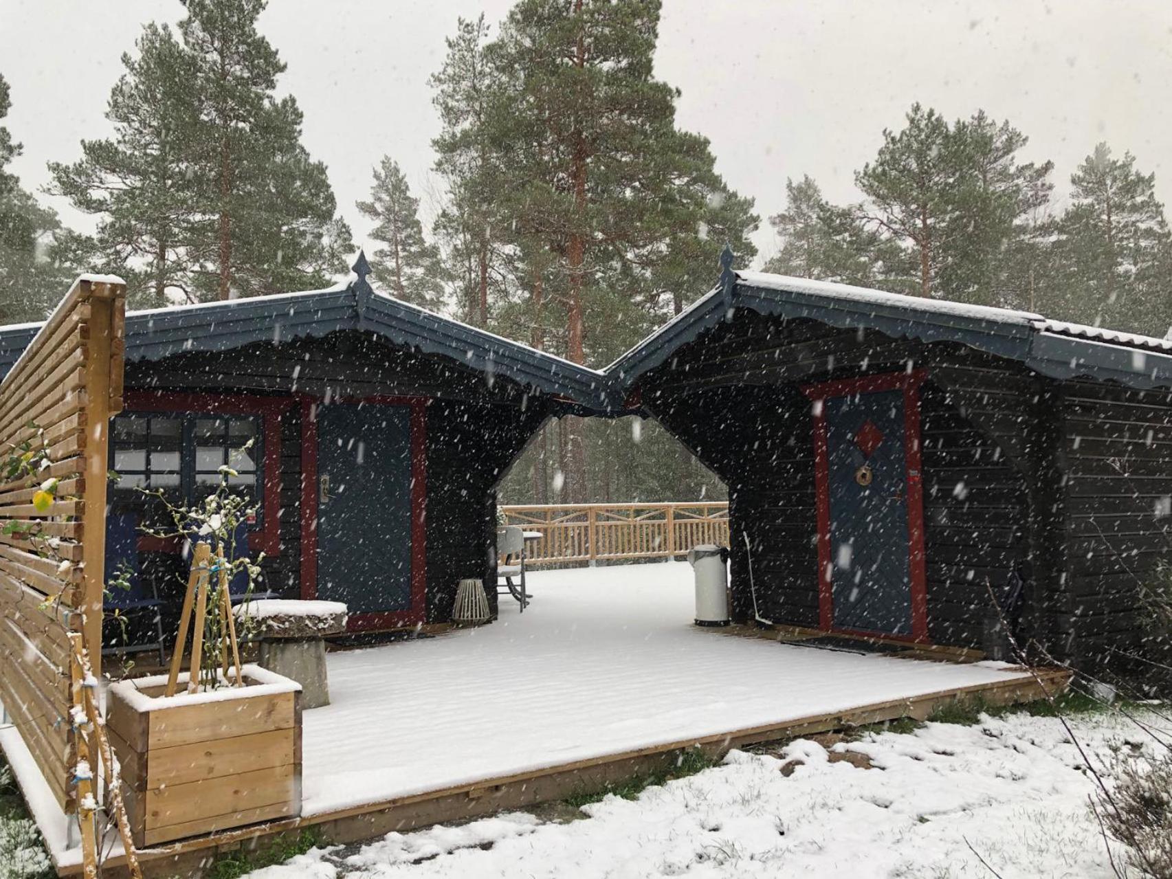 Timber Cottages With Jacuzzi And Sauna Near Lake Vaenern Karlstad Exterior photo