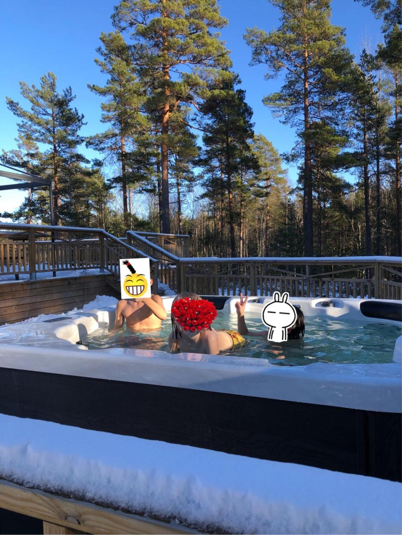 Timber Cottages With Jacuzzi And Sauna Near Lake Vaenern Karlstad Exterior photo